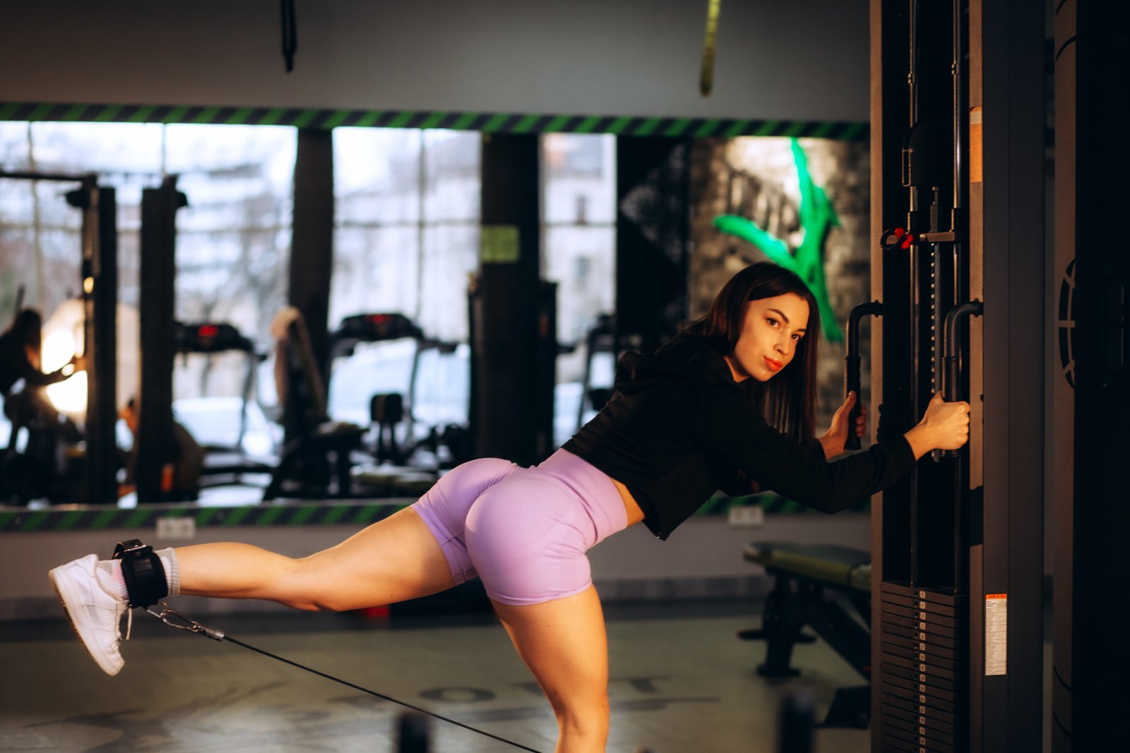 Glute Kickback Machine